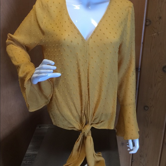 Tops - NWT Bell Sleeve Top